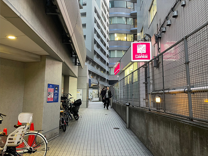 ナチュラルローソンを右折